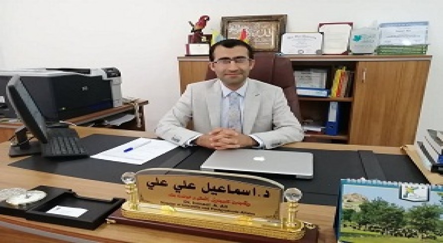 A Lecturer at the University of Zakho Donates a Collection of Books to the Library of the Faculty of Science